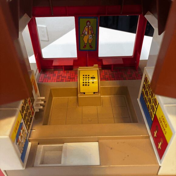 Vintage 1974 McDonalds Playskool Familiar Places Play Set Restaurant Trays Cars - Picture 9 of 13